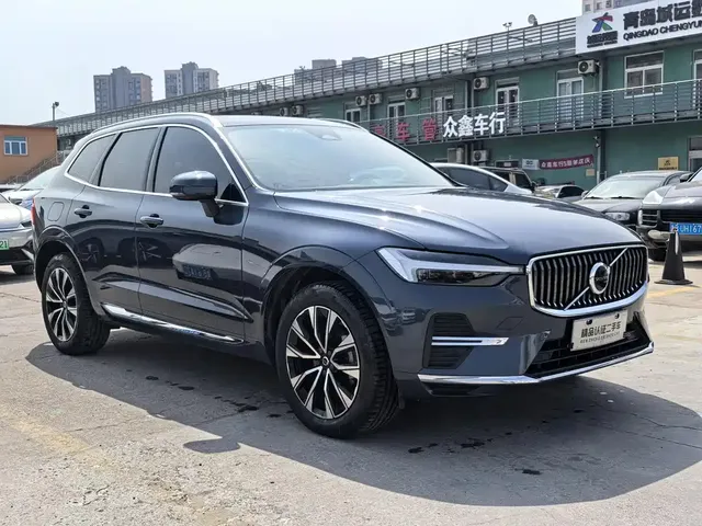 2023 Volvo XC60 4WD Luxury