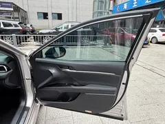 2019 Toyota Camry 2.5G Luxury National VI — фото 16