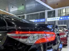 2021 Toyota Camry 2.5G Luxury, чёрный — фото 5