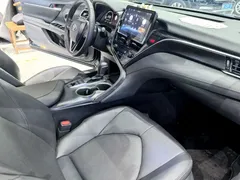 2021 Toyota Camry 2.5G Luxury, чёрный — фото 13