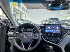 2021 Toyota Camry 2.5G Luxury, чёрный — фото 17