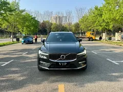 2022 Volvo XC60 4WD Luxury — фото 2