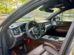 2022 Volvo XC60 4WD Luxury — фото 4