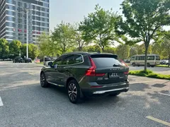 2022 Volvo XC60 4WD Luxury — фото 8