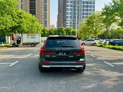 2022 Volvo XC60 4WD Luxury — фото 9
