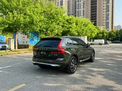 2022 Volvo XC60 4WD Luxury — фото 10