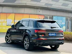 2022 Audi Q7 55 TFSI quattro S line, чёрный — фото 4