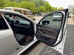 2021 Mazda Atenza 2.5L blue sky respect, белый — фото 30