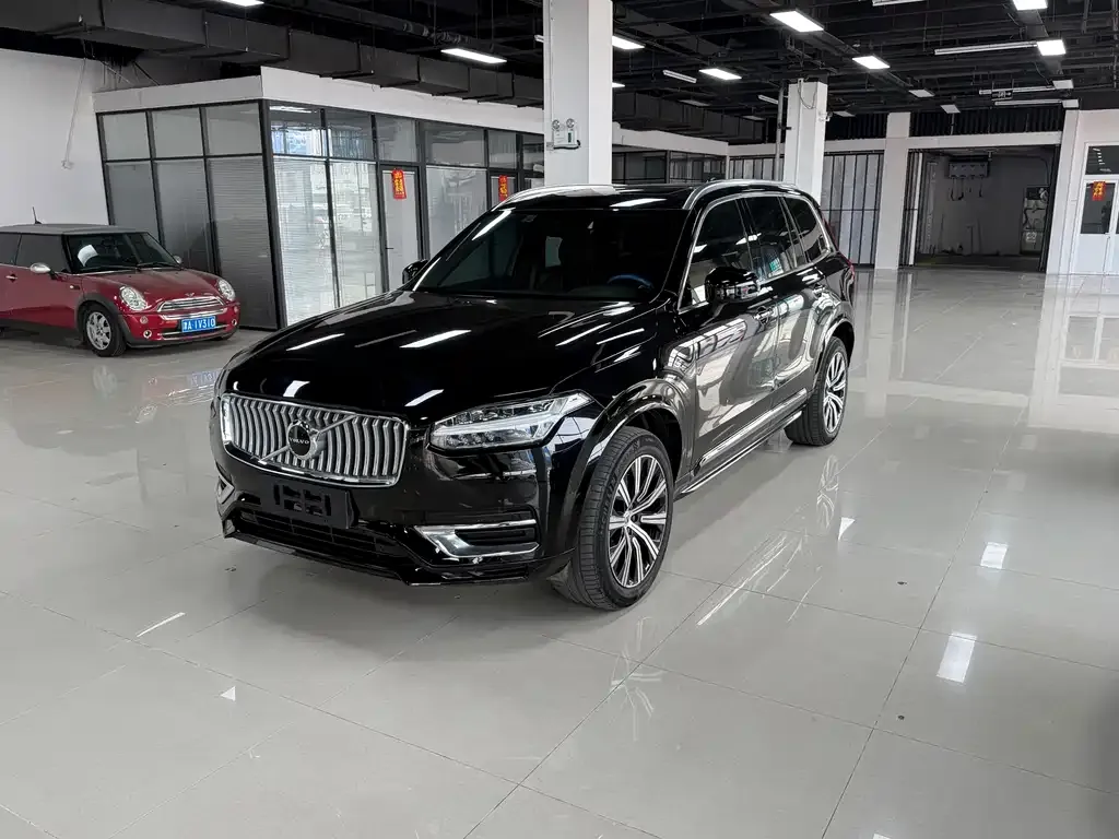 2022 Volvo XC90 B5 Luxury 5-seat