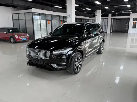 2022 Volvo XC90 B5 Luxury 5-seat