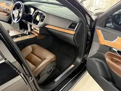 2022 Volvo XC90 B5 Luxury 5-seat, чёрный — фото 7