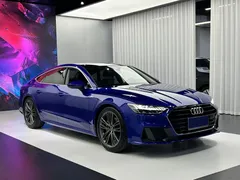 2022 Audi A7 45 TFSI, синий — фото 3