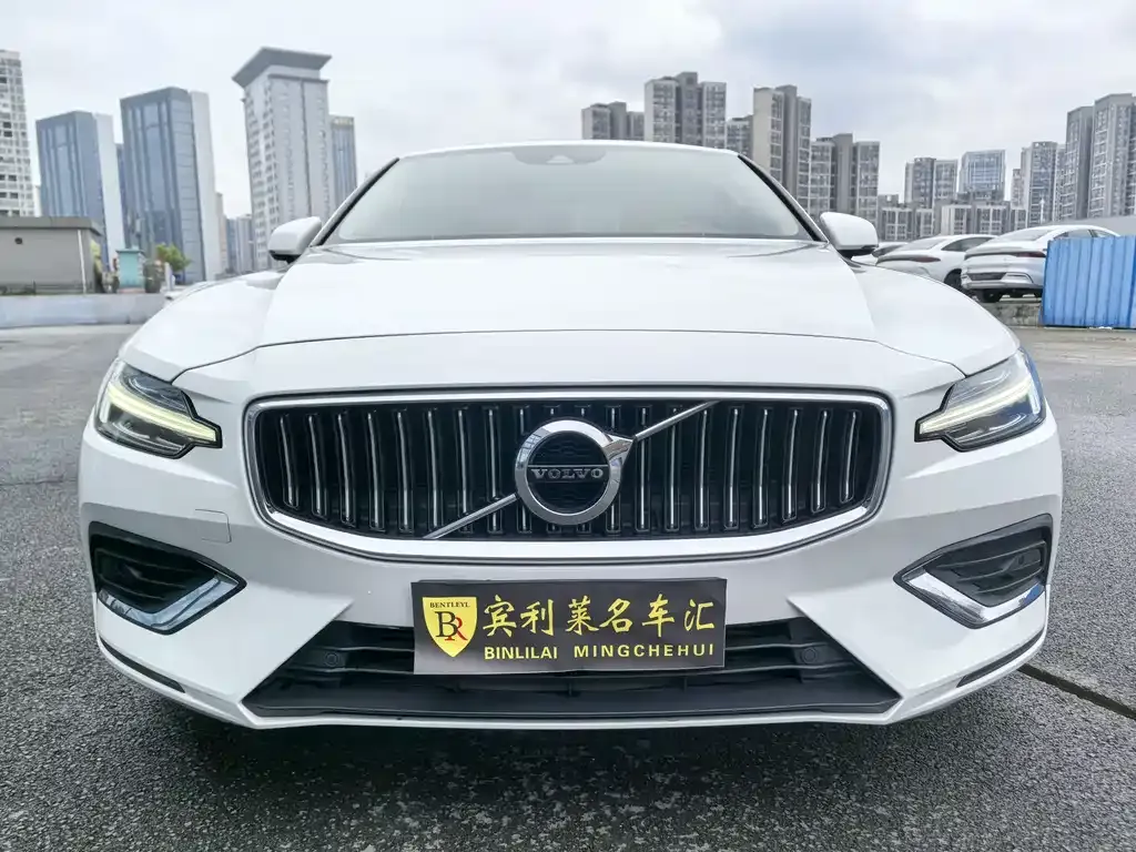 2021 Volvo S60 T4 Luxury