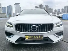 2021 Volvo S60 T4 Luxury, белый — фото 1
