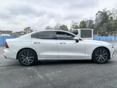 2021 Volvo S60 T4 Luxury, белый — фото 5