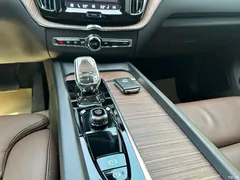 2022 Volvo XC60 Plug-in Hybrid T8 PHEV Long Range 4WD Zhiyuan Luxury, белый — фото 13