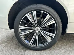 2022 Volvo XC60 Plug-in Hybrid T8 PHEV Long Range 4WD Zhiyuan Luxury, белый — фото 21