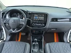 2021 Mitsubishi Outlander 2.4L 4WD Enjoy 7 seats, белый — фото 6