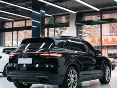 2023 Porsche Cayenne E-Hybrid 2.0T PHEV Platinum, чёрный — фото 3
