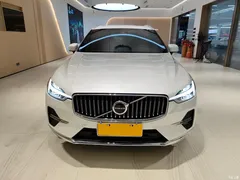 2023 Volvo XC60 B5 4WD Zhiyuan Luxury, белый — фото 3