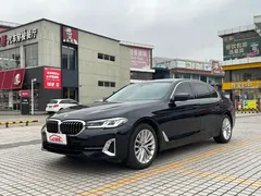 2022 BMW 5 Series 525Li Luxury Package, чёрный — фото 2