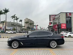 2022 BMW 5 Series 525Li Luxury Package, чёрный — фото 5