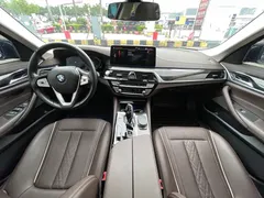2022 BMW 5 Series 525Li Luxury Package, чёрный — фото 14