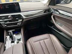 2022 BMW 5 Series 525Li Luxury Package, чёрный — фото 16