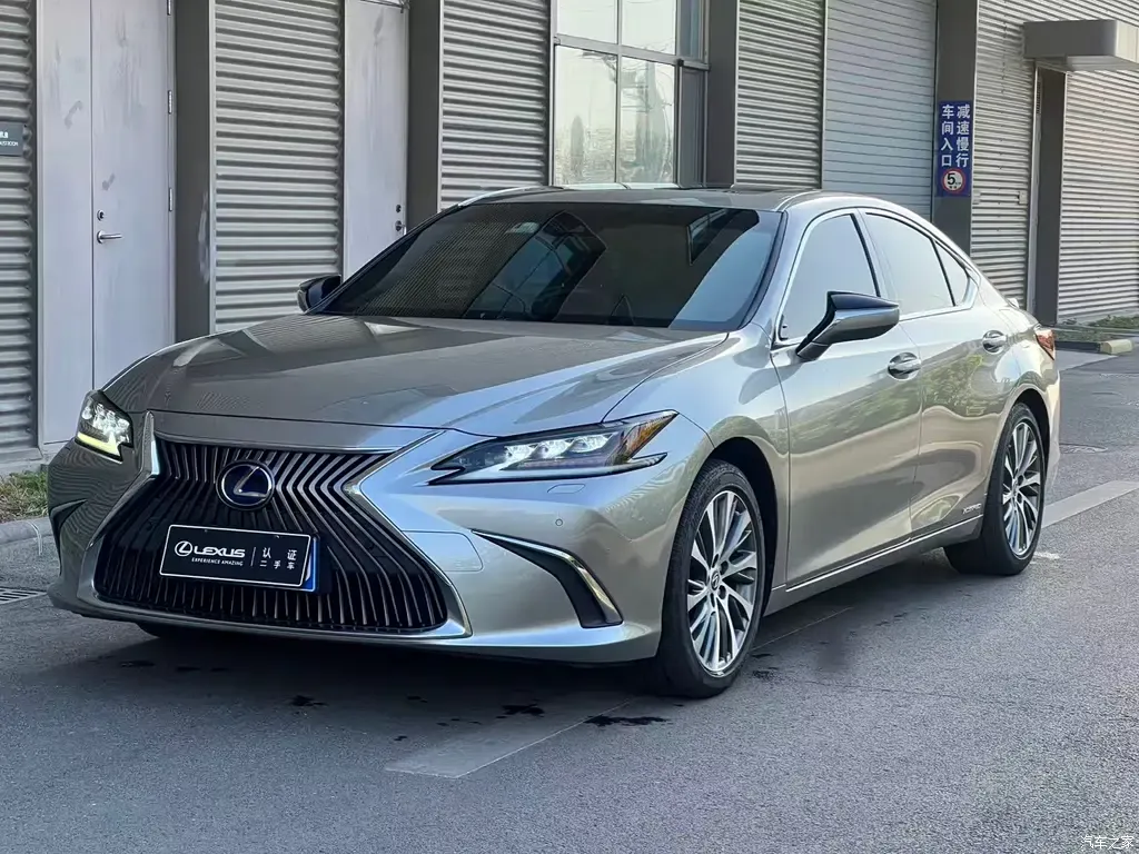 2020 Lexus ES 300h Premium