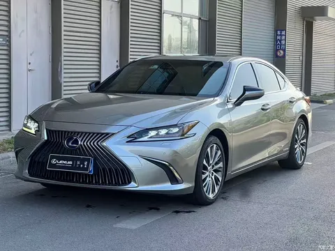 2020 Lexus ES 300h Premium