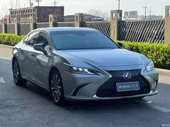 2020 Lexus ES 300h Premium — фото 3