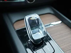 2024 Volvo XC60 Plug-in Hybrid T8 PHEV Long Range 4WD Zhiyuan Luxury — фото 9