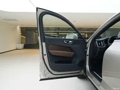2024 Volvo XC60 Plug-in Hybrid T8 PHEV Long Range 4WD Zhiyuan Luxury — фото 16