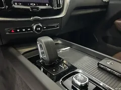 2022 Volvo XC60 B5 4WD Zhiyi Luxury, белый — фото 8