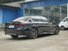 2023 BMW 5 Series 5 530Li M, чёрный — фото 11