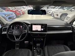 2022 Volkswagen Tiguan L 380TSI AT 4WD R-Line 7-seat, белый — фото 9