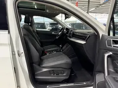 2022 Volkswagen Tiguan L 380TSI AT 4WD R-Line 7-seat, белый — фото 16