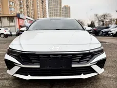 2023 Hyundai Elantra 1.5L CVT LUX Premium, белый — фото 2