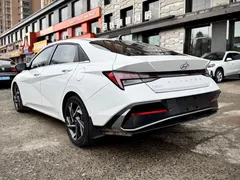 2023 Hyundai Elantra 1.5L CVT LUX Premium, белый — фото 4