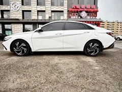 2023 Hyundai Elantra 1.5L CVT LUX Premium, белый — фото 8
