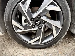 2023 Hyundai Elantra 1.5L CVT LUX Premium, белый — фото 9