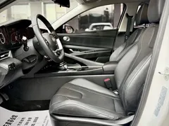 2023 Hyundai Elantra 1.5L CVT LUX Premium, белый — фото 10