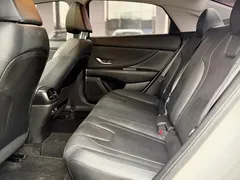 2023 Hyundai Elantra 1.5L CVT LUX Premium, белый — фото 11