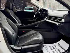 2023 Hyundai Elantra 1.5L CVT LUX Premium, белый — фото 13
