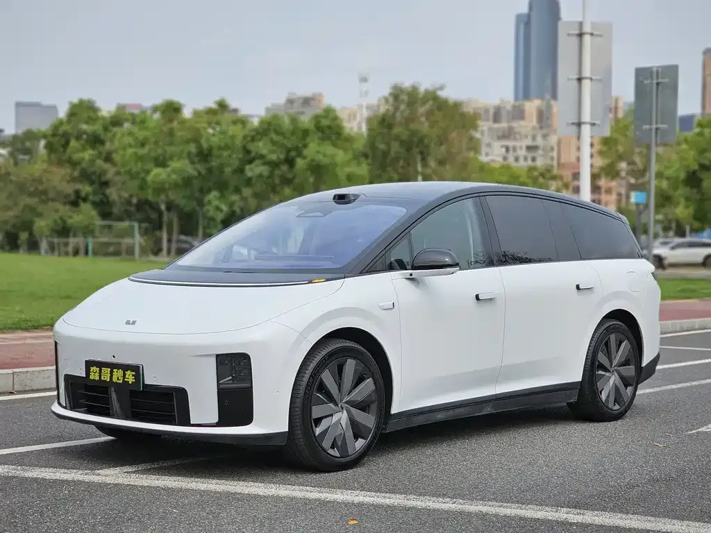 2025 Li Auto i8 Standard