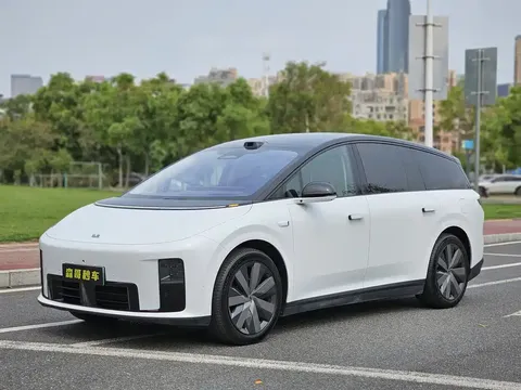 2025 Li Auto i8 Standard