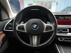 2021 BMW X5 xDrive40i M, чёрный — фото 35