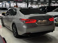 2021 Toyota Camry 2.5G Luxury — фото 17