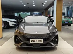 2022 Changan UNI-V 1.5T smart pilot model — фото 3