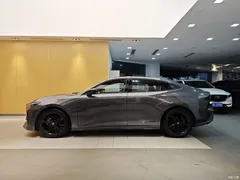 2022 Changan UNI-V 1.5T smart pilot model — фото 6